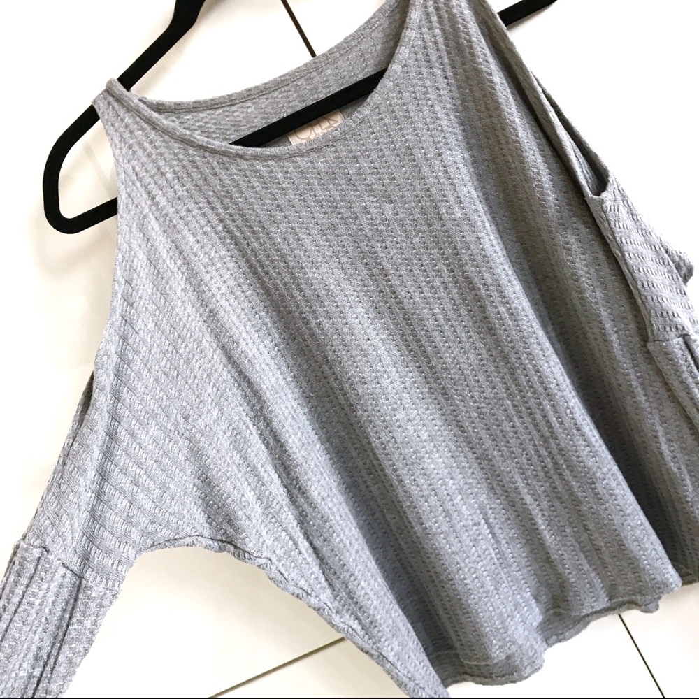 Chaser Cold Shoulder Long Sleeve Gray Top 💕